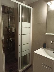 Ermou 18 Mosaics boutique aprtm in Parliament square