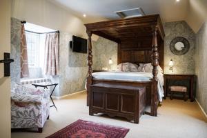 Four-Poster Suite room in The Bear Of Rodborough Hotel