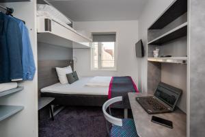 Standard Queen Room room in Cabinn Aalborg