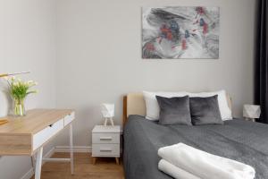 Wola Chic Silver Studio by BookingHost