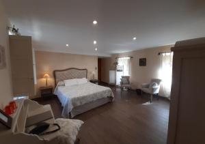 Hotels Manoir Des Douets Fleuris : photos des chambres