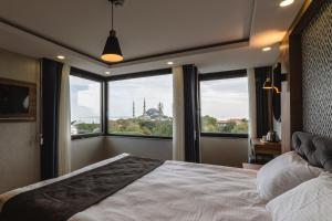 Deluxe Double Room with Sea View room in World Heritage Center Hotel