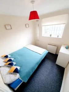 Rayleigh Town Centre 3 Bedroom Apartment - Battlesbridge