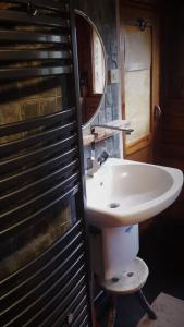 Na Sluneční Pohádková chaloupka ve Sladké díře