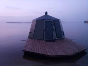 Arctic Lake Experience Oulujärvi Igloos