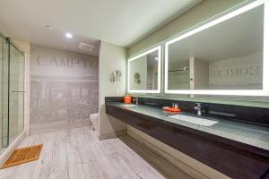 Hotel Lexen Newhall & Santa Clarita - Near Six Flags Magic Mountain