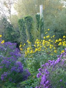 Maisons de vacances Chambres d'hotes, Gites La Petite Madeleine : Suite - Vue sur Jardin