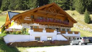 Chasa Monthani
