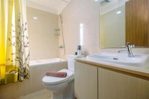 Comfortable and Spacious 2BR at Oasis Cikarang Apartment By Travelio