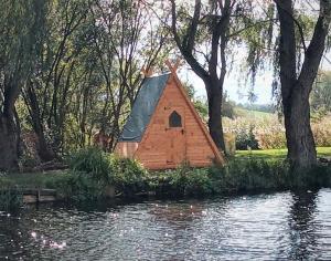 "George's" lakeside wooden tipi