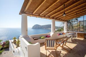 House with garden and sea view in Lipari