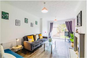 DE LUXE SHORT STAYS Norburn House