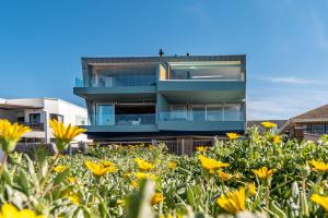 17 Marine - 2 Bedroom Garden Apt104