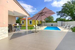 Beatiful families oriented villa Trusina with pool immersed in the nature near the town