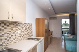 Aphrodite Studios & Suites - 140m from the beach, by ZanteWize