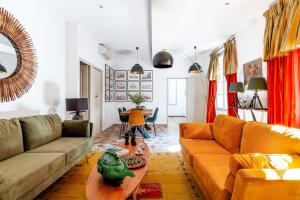 PLACE DU PALAIS DES PAPES 3 chambres Parking Climatisation 3 Salles de bain