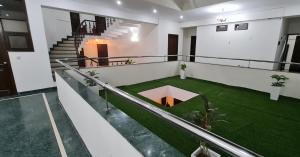 Nook Inn & Suites - MG ROAD METRO