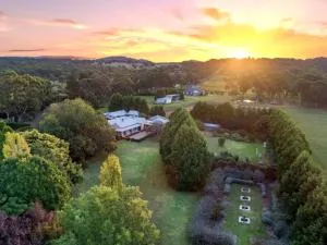 Aylmerton House and Cottage for 14 Southern Highlands - Bargo