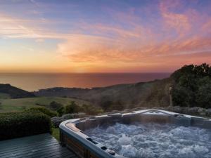 SADDLEBACK GROVE Kiama 4pm Check Out Sundays