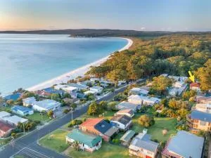 Sandals at the Bay Upstairs sleeps 6 Hyams Beach - Jervis Bay Village