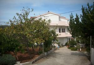 Apartments Slaven-50m from beach