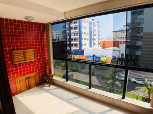 Apto com suíte e vista para o mar com churrasqueira, wi-fi e net.