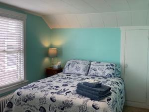 Rustic Rooftop Delight - Bay Front apts