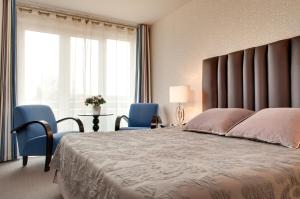 Hotels Grand Hotel de Solesmes : photos des chambres