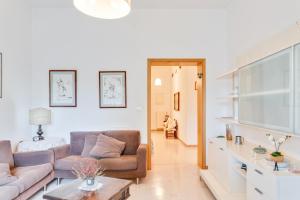 GuestHost - Marradi Apartment with Balcony