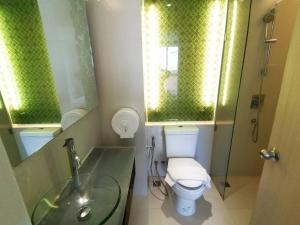 Grande Caribbean Condo by Somphong