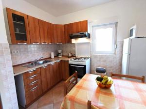 Apartment Dundo in quiet green area