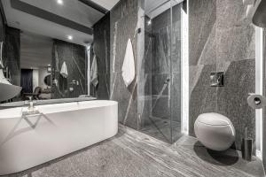 17 Marine, Designer SOLAR powered Apt