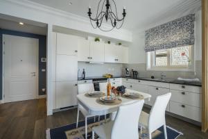 Lustica Apartments Marina Bay