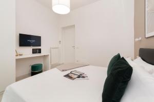 White Flat Santa Croce