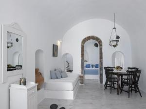 Altana Heritage Suites Santorini Greece