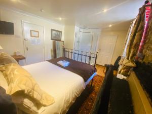 Standard Double Room room in The Old Court Hotel