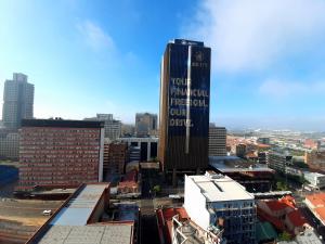 1804 Franklin 3-Bed Penthouse with Rooftop Jacuzzi