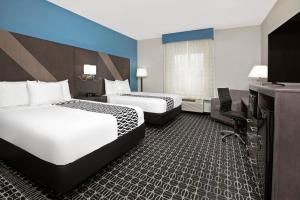 Queen Room with Two Queen Beds and Mobility/Hearing Access - Non-Smoking room in La Quinta by Wyndham Sulphur Springs