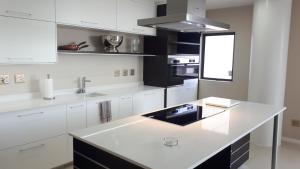 1804 Franklin 3-Bed Penthouse with Rooftop Jacuzzi