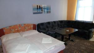 Two-Bedroom Apartment (4 Adults) room in Penzion Holiday