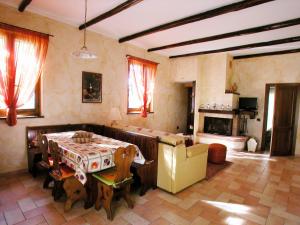 Large One-Bedroom Apartment (4 Adults)