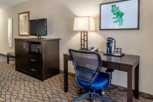 One-Bedroom King Suite with Sofa Bed room in Holiday Inn Milwaukee Airport an IHG Hotel