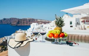 La Maltese Oia Luxury Suites Santorini Greece