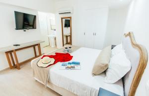 La Maltese Oia Luxury Suites Santorini Greece