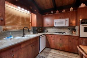 18B Hiltbrand Hangout