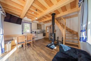 Chatička u řeky - Kouty nad Desnou