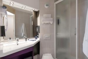 Hotels Kyriad Hotel Lyon Givors : photos des chambres