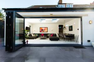 Rounton Villa by Luxury Travel Emporium- Hot Tub - Sea Views - Parking