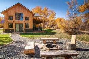 obrázek - Riverfront Home with BBQ 2 Mi to Downtown Gunnison!