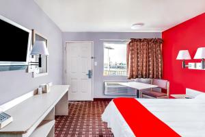 Double Room room in OYO Hotel Houston Southwest I-69